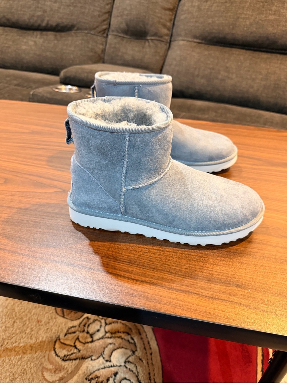 UGG Women’s Short Suede Boot - gray Color in excellent condition